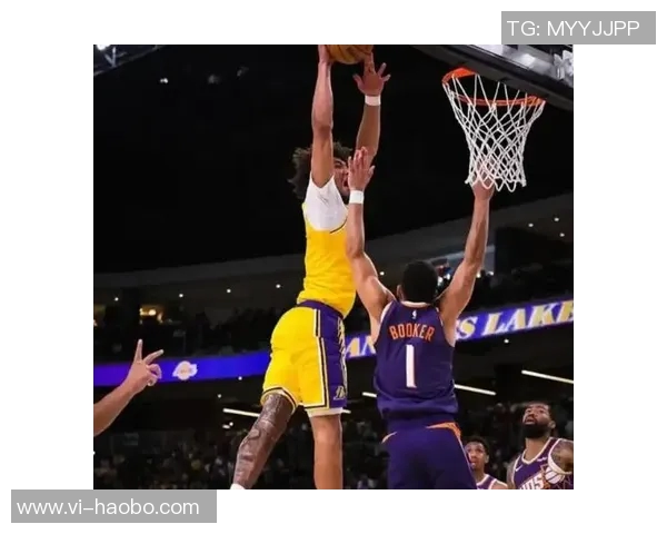 布克半场表现起伏7投4中仅得13分失误频频影响球队节奏